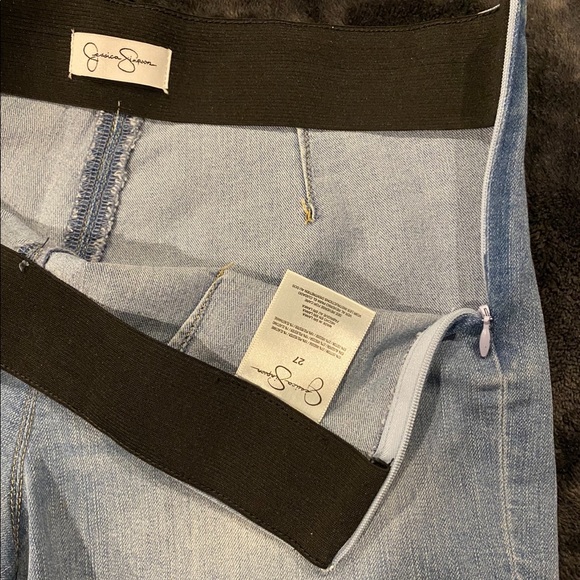 ✨Jessica Simpson Jeans Shorts ✨Size 27✨ - Picture 4 of 4